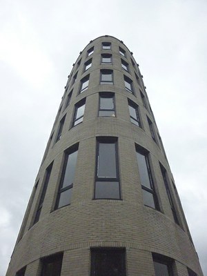 Rectoraatsgebouw van de VUB - buitenzicht - © Urban.brussels